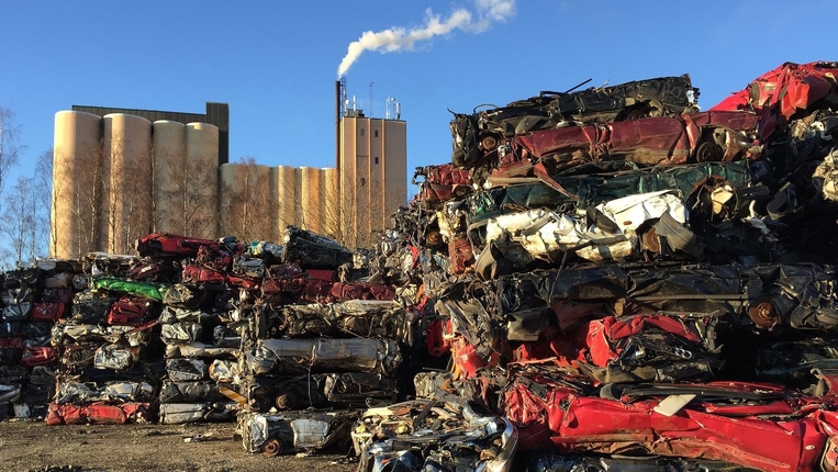 pile of crushed scrap cars